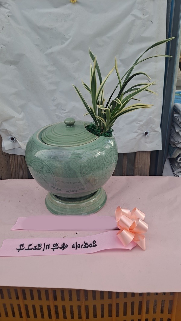  뱹 ڱ